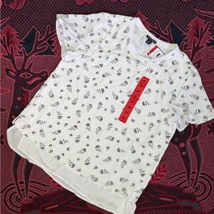 Hilary Radley White Short Sleeve Tee with Gray Floral Print and Red Tag